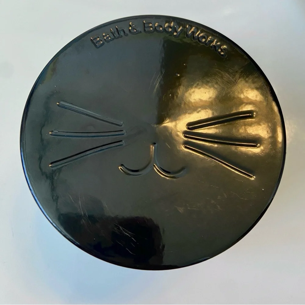 Bath & Body Works Let’s Get Eggcited Marshmallow Fluff 3-Wick Candle - Picture 2 of 4